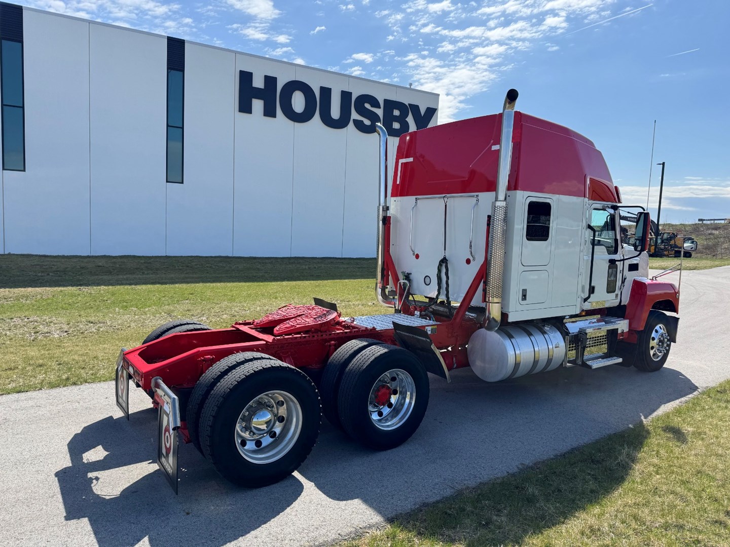 Used 2023 Mack Pinnacle - image 6